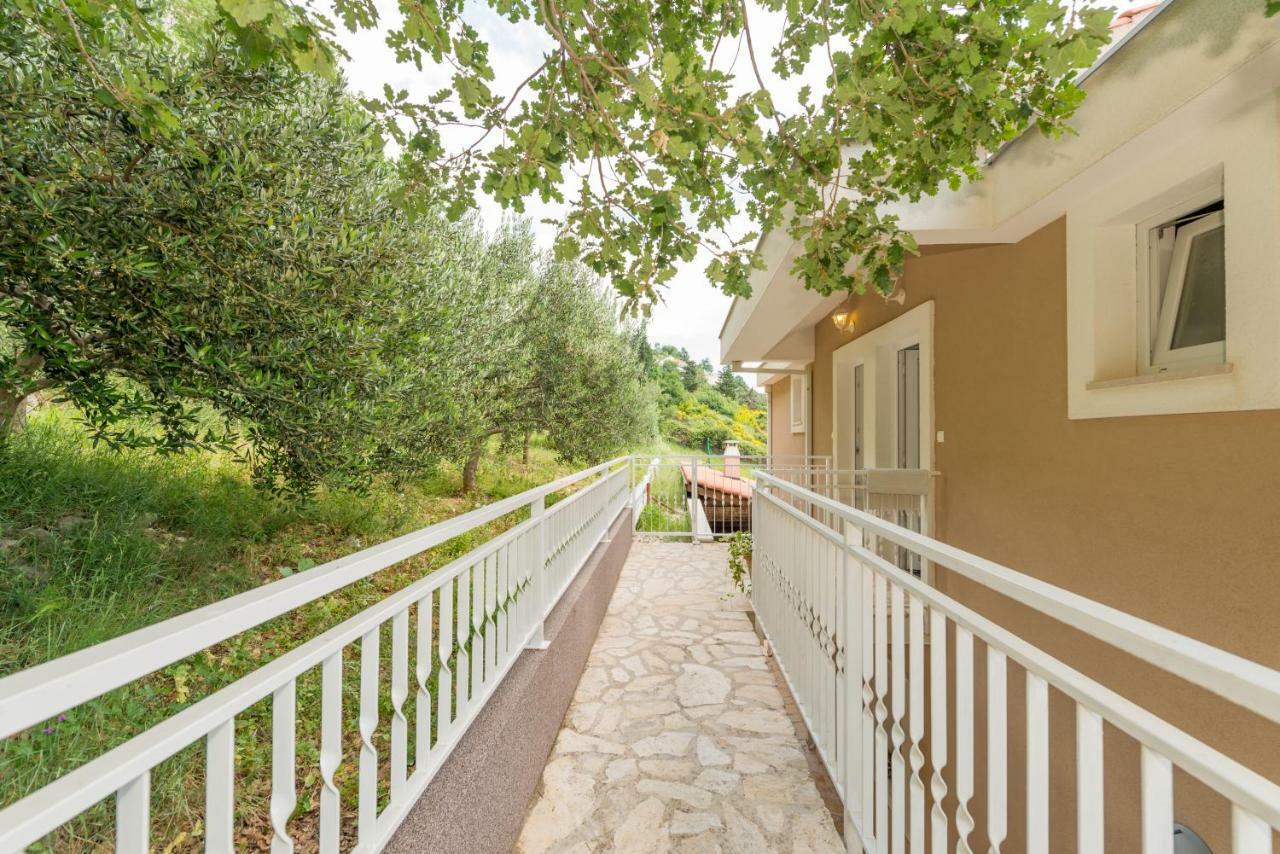 Holiday Home Figa Omiš Exterior foto